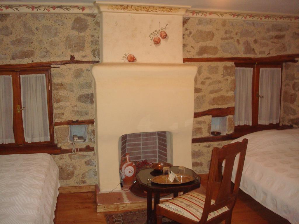 Oikia Alexandrou Traditional Inn Arnéa Kültér fotó
