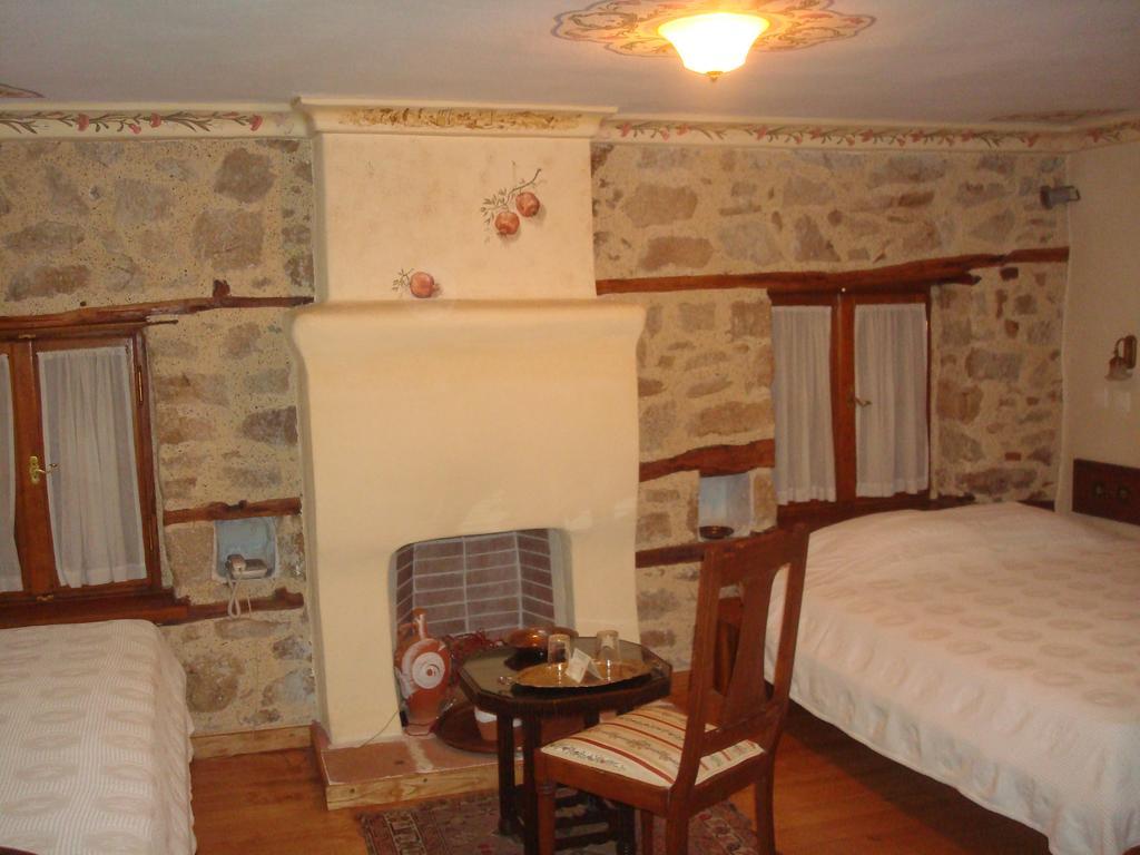 Oikia Alexandrou Traditional Inn Arnéa Kültér fotó